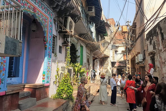 3-Hour Old Delhi Heritage Walking tour with Rickshaw ride - Dariba Kalan and Kinari Bazaar: shopping lanes with real craft behind them