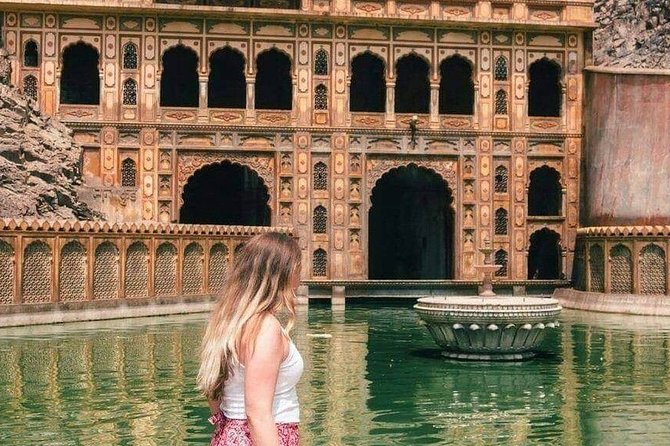 4 Days Private Golden Triangle Tour to Agra and Jaipur from Delhi - Day 1 in Delhi: Old Delhi markets, major mosques, and UNESCO at Qutub Minar