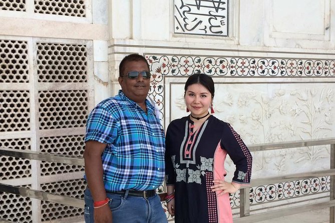 5-Day Private Luxury Golden Triangle Tour to Agra and Jaipur From New Delhi - Day 4 Jaipur: Hawa Mahal to Jantar Mantar, with forts and water views