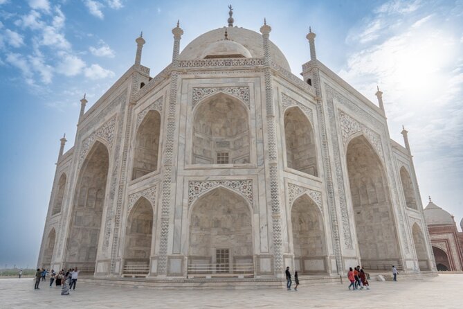 All Inclusive Private Taj Mahal Luxury Tour from Delhi by Car - Stop 3: Agra Fort Built by Akbar and Made for Big Views