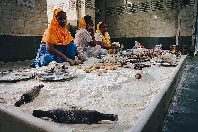 Chandni Chowk Delhi Food Tour with 15+ Tastings - Where It Starts at Lal Quila Metro: The Part You Should Not Wing