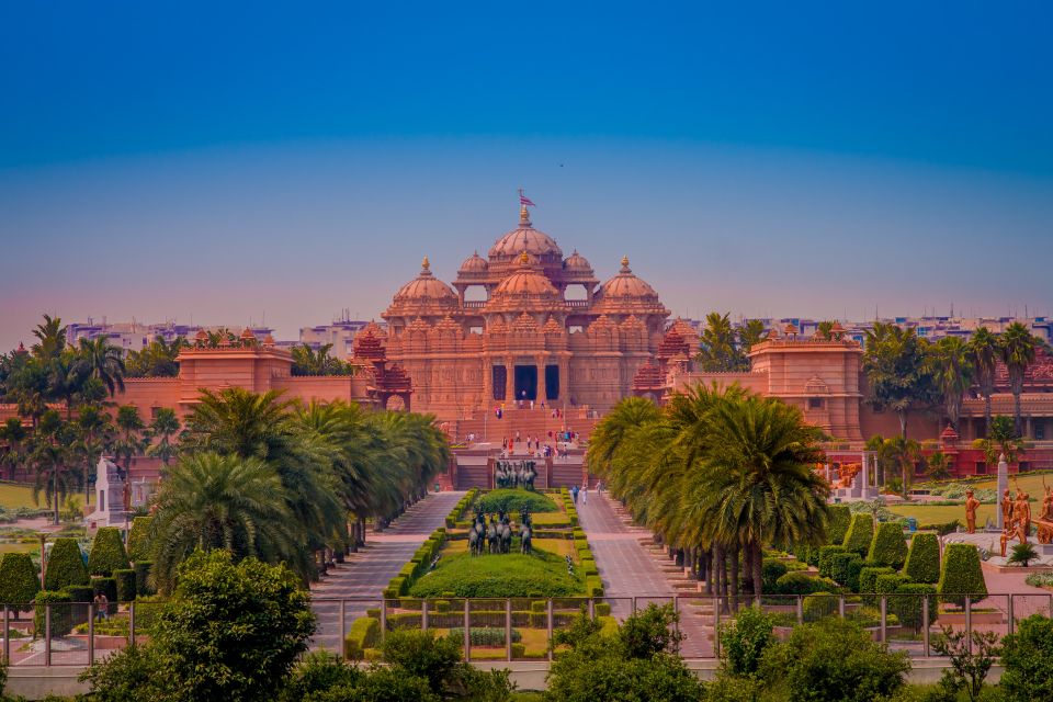 Delhi: 2-Day Delhi & Taj Mahal Tour by Car - Leaving Delhi for Agra: The 3.5-Hour Shift