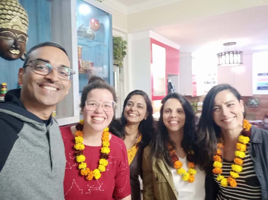Delhi: AI Cooking Class and Much More in a Local Family Home - Temple time inside the home: Hindu altars and daily faith