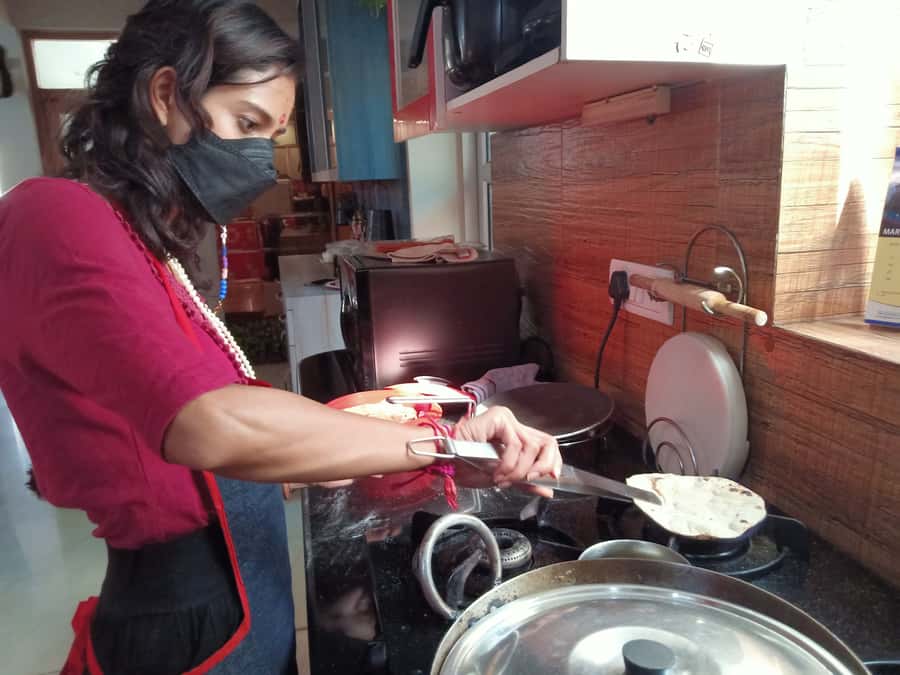 Delhi: AI Cooking Class and Much More in a Local Family Home - Practical value: water, Wi-Fi, toilet, recipes, and a souvenir