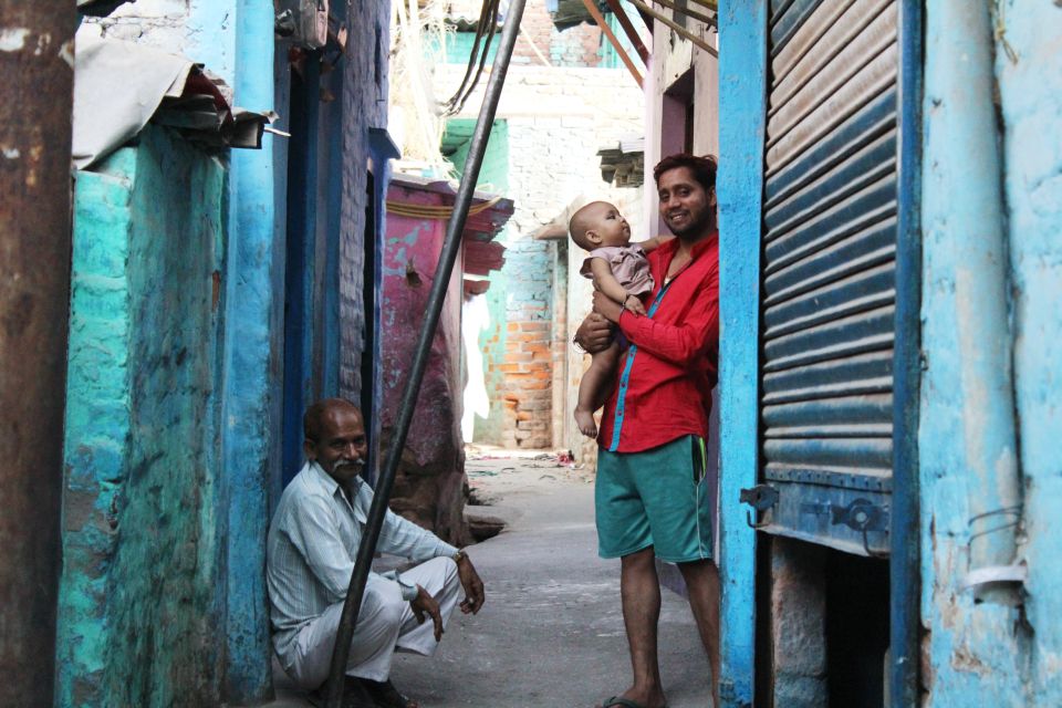 Delhi: Ethical Sanjay Colony Slum Tour - Getting oriented fast: metro meeting points and a short safety briefing