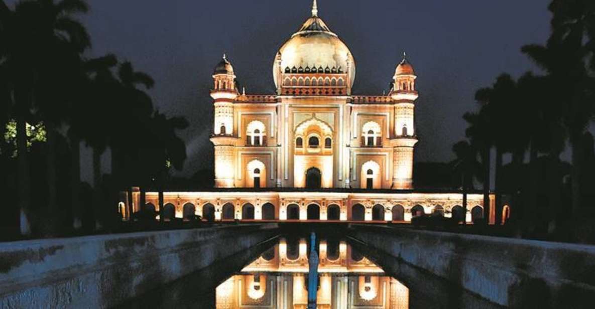 Delhi: Guided Evening Tour of Delhi City - India Gate at Night: War Memorial Meets Architecture