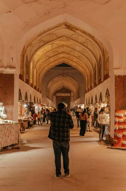 Delhi: Guided Shopping Tour Experience with Female Expert - Connaught Place: A Smoother Finish for Fashion and Gifts