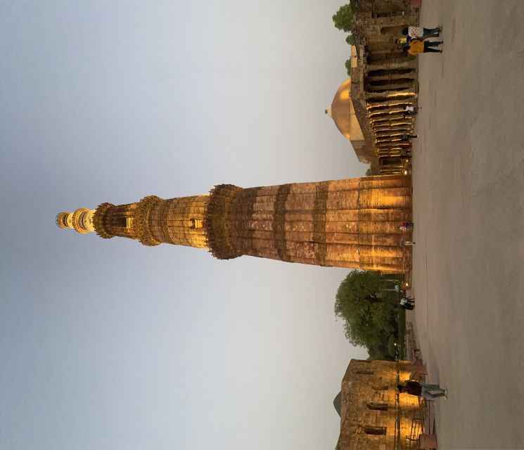 Delhi: Old and New Delhi Private Full or Half-Day Tour - India Gate and the government-city look at New Delhi
