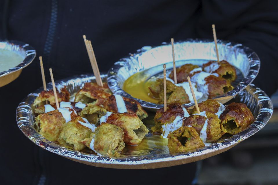 Delhi: Old Delhi Street Food Tour with Rickshaw Ride - Old Delhi street food, but with a smart route and a safety net
