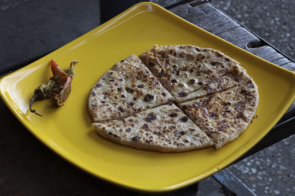 Delhi: Old Delhi Street Food Tour with Rickshaw Ride - Matia Mahal: the fried chicken option for meat eaters