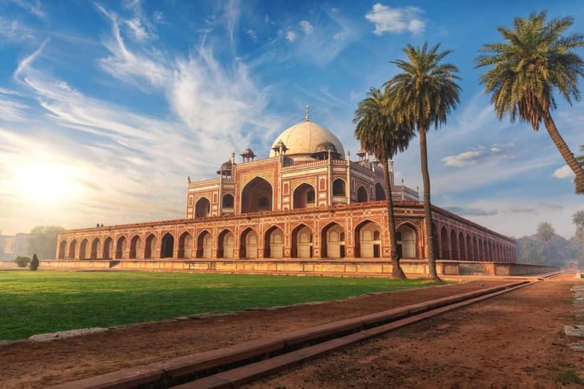 Delhi: Private Full-Day City Tour of Old and New Delhi - Private pickup and an 8-hour plan that keeps moving