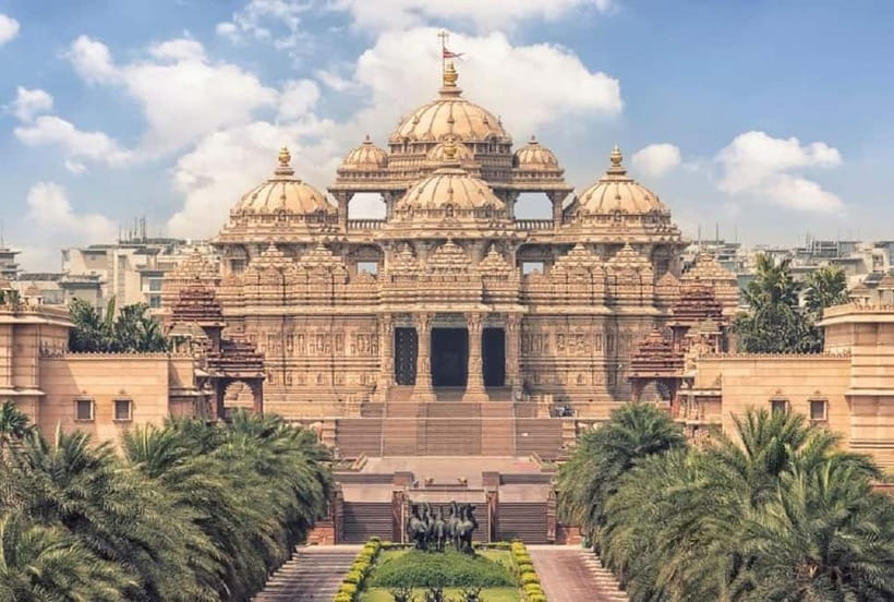 Delhi: Private Full-Day City Tour of Old and New Delhi - Khari Baoli and Bangla Sahib: markets to calm in one breath