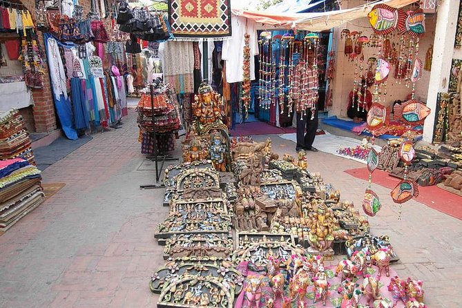 Delhi: Private Half-Day Guided Shopping Tour with Transfer - Why a 3-hour Delhi shopping loop feels like a win