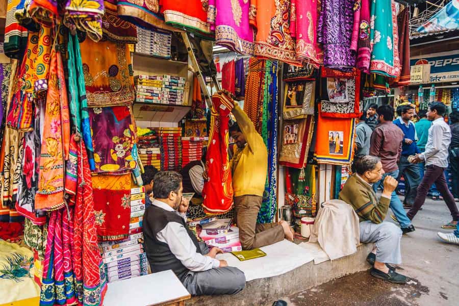Delhi: Private Half-Day Shopping Tour with Transfer - Dilli Haat and Golden Arcade-style emporiums for crafts and carpets