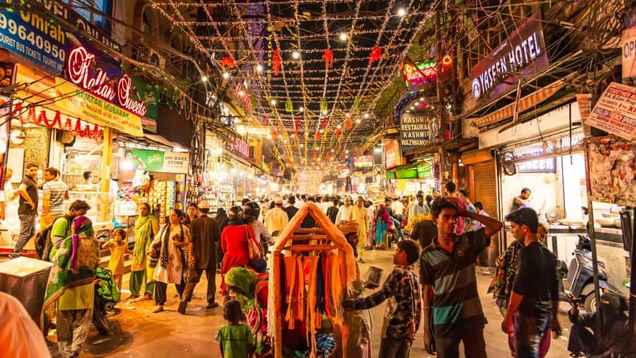 Delhi: Private Half-Day Shopping Tour with Transfer - Hotel pickup, AC car comfort, and a shopping plan that adjusts