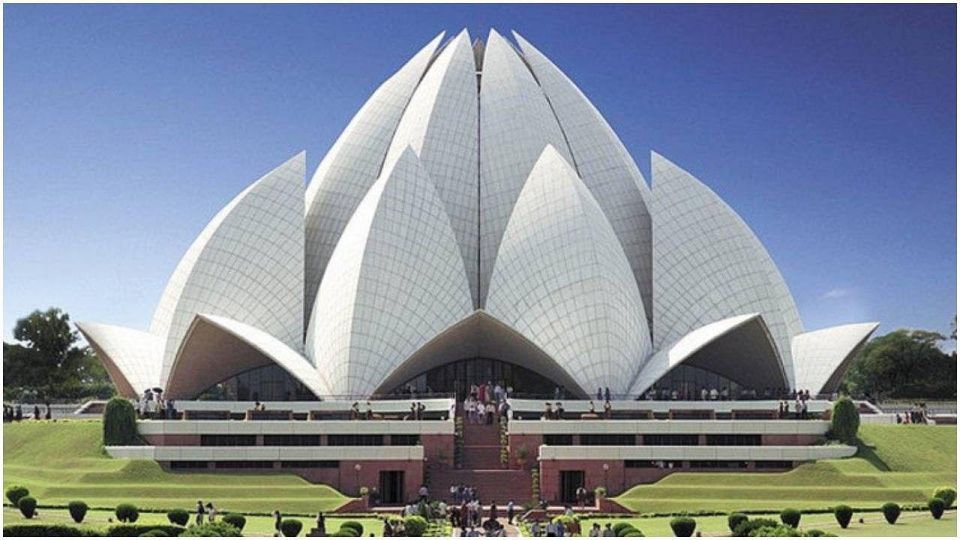 Delhi: Private Old & New Delhi Guided Half- or Full-Day Tour - Gurudwara Bangla Sahib and Laxmi Narayan Temple: faith you can feel