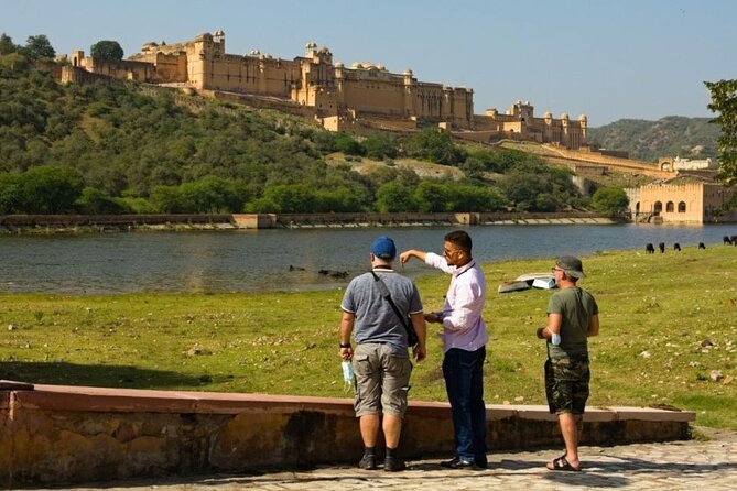 Four-Day Luxury Golden Triangle Tour to Agra & Jaipur From Delhi - Day 1 in Delhi: from Jama Masjid to Qutub Minar, then the ride to Agra