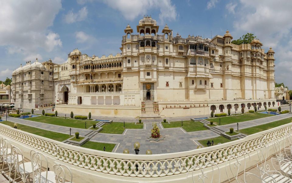 From Delhi: Jaipur Private Tour with Guide & Hotel Pickup - The Good Add-Ons: Panna Meena ka Kund and Gaitor Ki Chhatriyan
