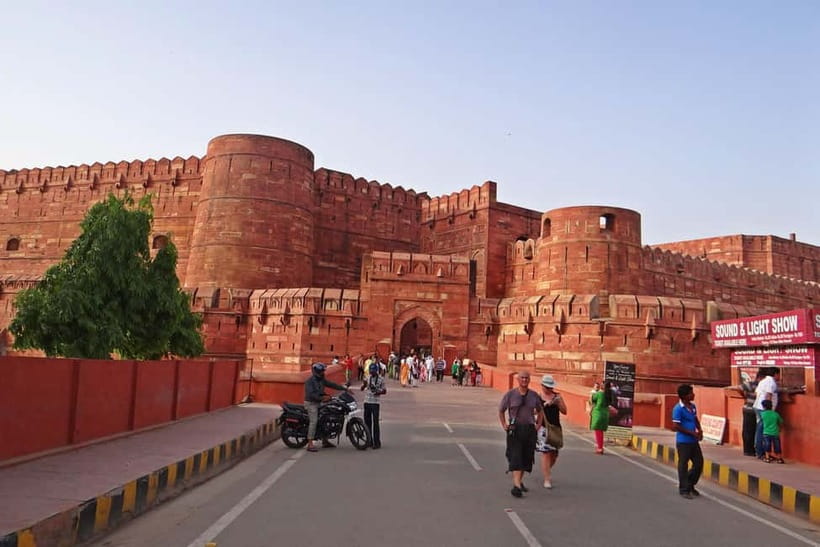 From Delhi: Taj Mahal & Agra Tour with Lunch at Marriott - Guide and driver quality: why the service details matter