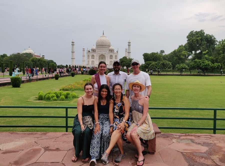 From Delhi: Taj Mahal Sunrise, Agra Fort & Baby Taj Day Tour - Breakfast or lunch at a 5-star hotel: planning the energy