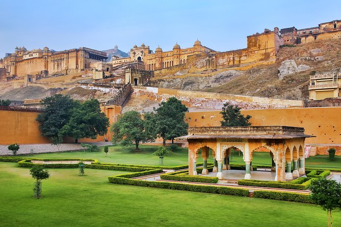 Jaipur Day Trip from Delhi by Car or Train – All Inclusive - Midday choices: a food break you control
