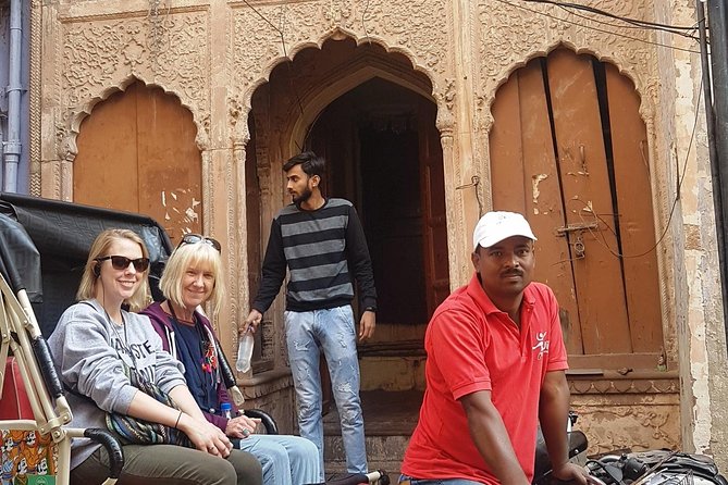 Luxury Rickshaw Tour of Old Delhi - Palaces and Havelis: Mughal-Era Shapes in Modern Streets
