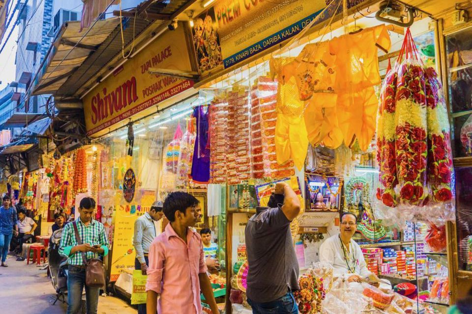 Old Delhi: 3-Hour Tuk-Tuk/Rickshaw Tour - Chandni Chowk: fueling up with chai and samosa