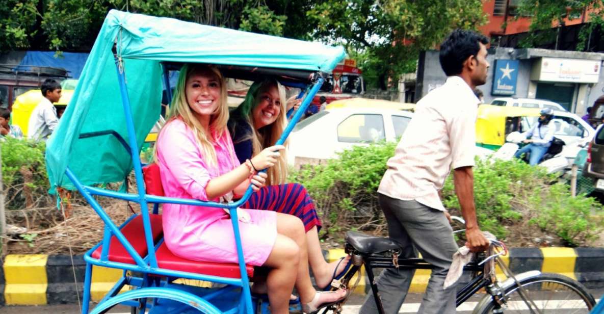 Old Delhi: 3-Hour Tuk-Tuk/Rickshaw Tour - Gurudwara Sis Ganj and langar: how community kitchens work