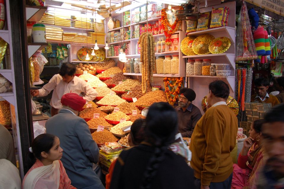 Old Delhi: 3-Hour Tuk-Tuk/Rickshaw Tour - Jain Mandir and the bird hospital: a calmer ending