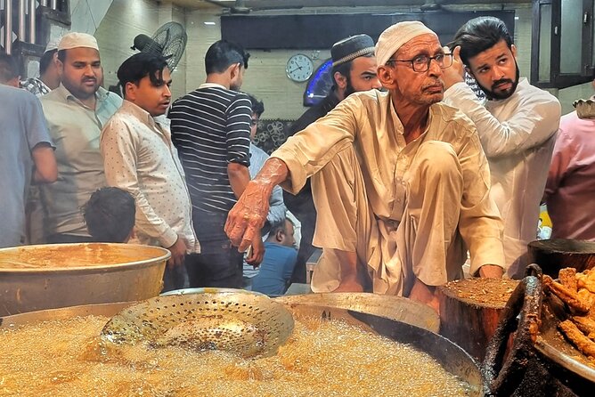 Old Delhi Night Food Tour - Kitchens & Local Stories - Stop 3: Gurudwara Sis Ganj Sahib and the Temple-Stops-That-Mean-Something