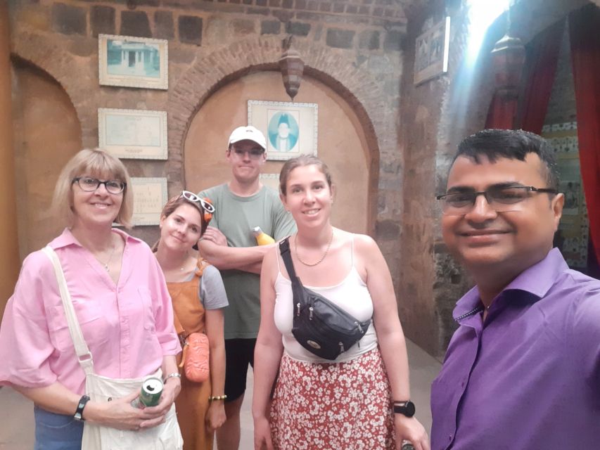 Old Delhi: Spices, Heritage and Bazaars Walking Tour - Meeting point and logistics: how to start without stress