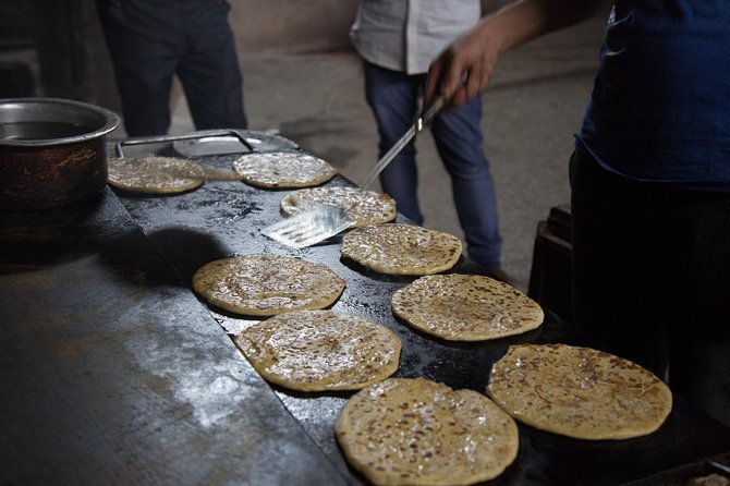 Old Delhi Street Food Tour - Guides, pace, and the safety factor in Old Delhi