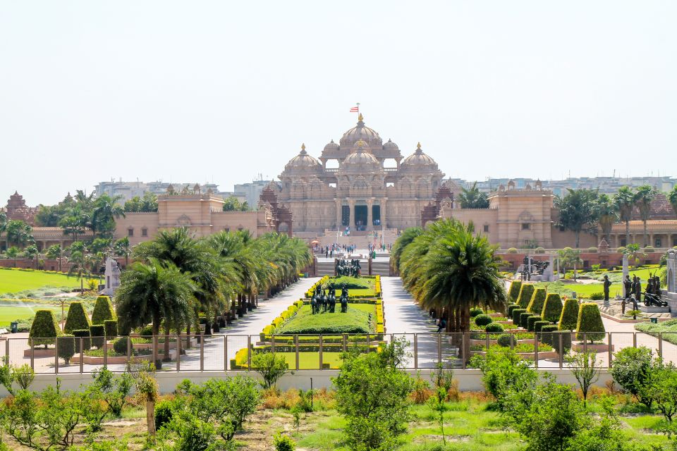 Old Delhi Temples and Spiritual Sites Private 6-Hour Tour - Passing India Gate and the Presidential Residence: A Quick Snapshot of New Delhi