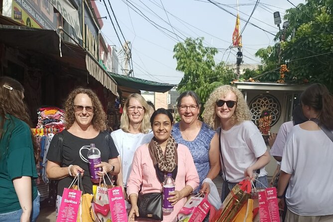 Private Customized Delhi Shopping Tour with Female Consultant - Why a female-guided shopping day makes Delhi feel manageable