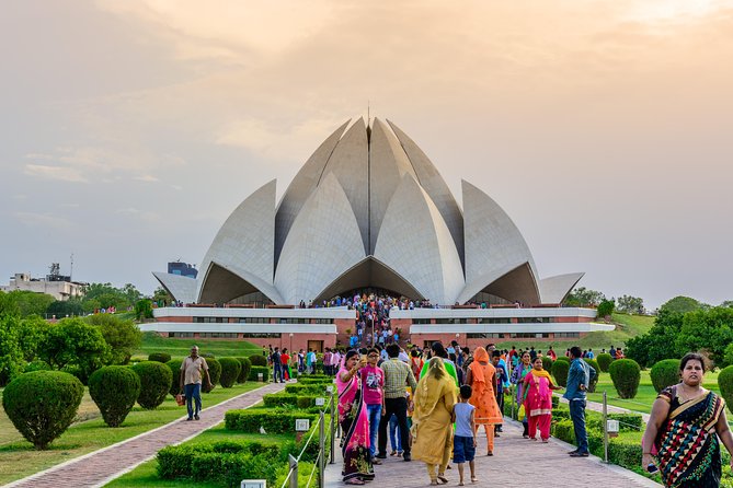 Private Delhi Temples and Spiritual Sites 6 Hours Tour - Jama Masjid: where scale hits first, details second