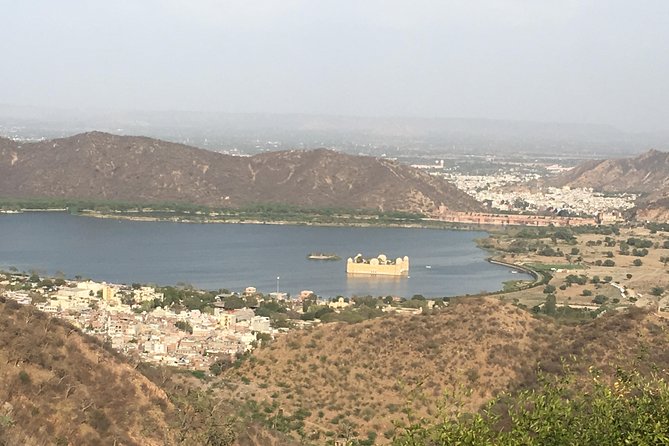 Private Same day Jaipur Tour from New Delhi - Jal Mahal and Hawa Mahal: short stops, big visuals