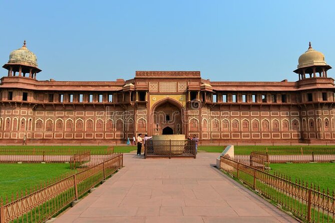 Private Sunrise Taj Mahal & Agra Fort Tour from New Delhi By Car - The guide factor: why named people show up in the feedback