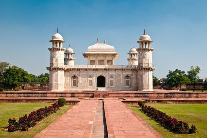 Private Taj Mahal, Agra Fort & Baby Taj Tour from Delhi by Car - Courtyard Agra food break: make it count in 45 minutes