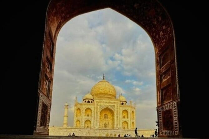 Same Day Agra From Delhi By AC Car - The real appeal: a private AC car and a guided Taj day
