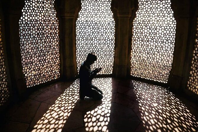 Sunrise Taj Mahal Tour from Delhi With Breakfast And Lunch - Agra Fort in the morning: Mughal power you can walk through
