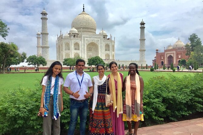 Taj Mahal, Agra Fort & Baby Taj Tour from Delhi - All Inclusive - 5-star hotel lunch in Agra: the breathing room you’ll appreciate