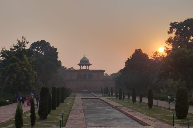 Taj Mahal Day Tour From Delhi by Superfast Train - Taj Mahal at 9:50 AM: where a guide pays off