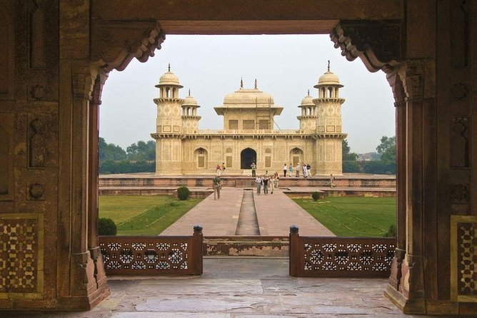 Taj Mahal Sunrise & Agra Fort Private Tour from Delhi - Breakfast at DoubleTree by Hilton Agra (and Why It’s Helpful)