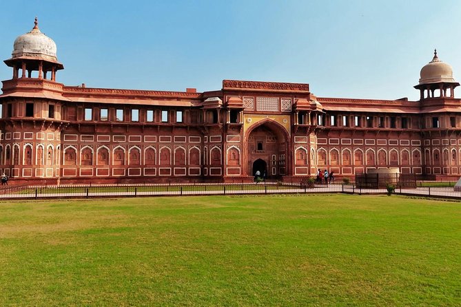 "Taj Mahal" Tour from Delhi by India's Fastest Train (Gatiman Express) - Agra Fort in About an Hour: Power, Placement, and Meaning