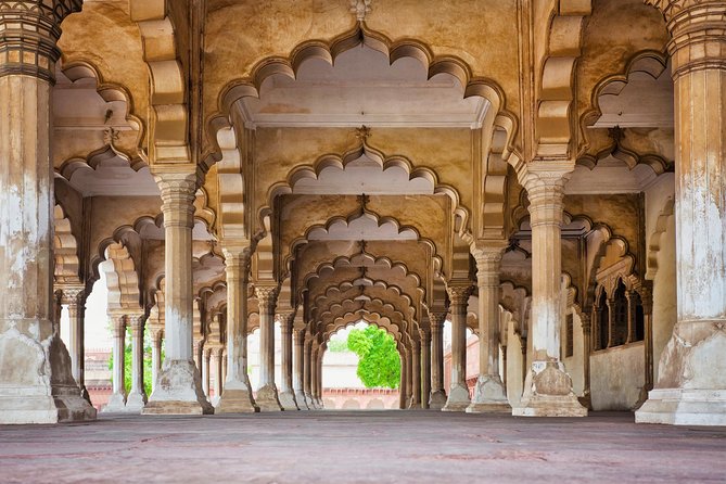 Taj Mahal Tour From Delhi to Agra Sightseeing by Private AC Car - Lunch Break in Agra: Where the Details Matter