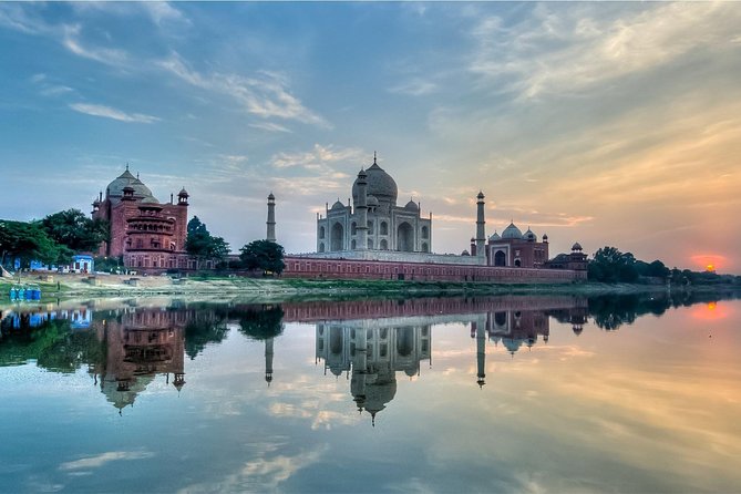 Taj Mahal Tour From Delhi with Tickets : Private Tour - Lunch at DoubleTree by Hilton Agra: Comfortable, Not a Gamble