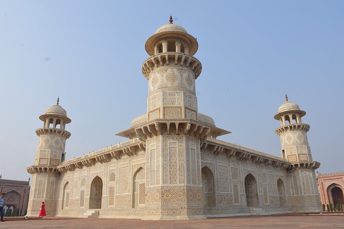 Taj Mahal Tour with High-Speed Train Experience - All Inclusive - Agra Fort in 90 minutes: big walls, Mughal-era scale