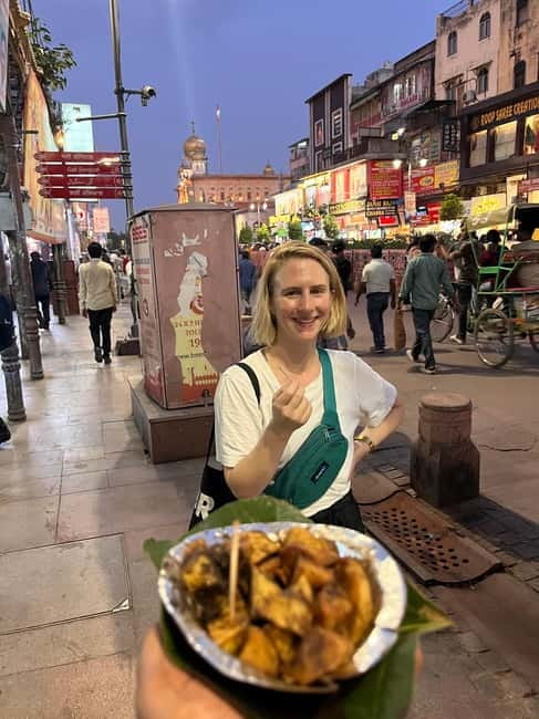 The Great Indian Food Tour: Old Delhi Food and Heritage Walk - Your food lineup: 11–14 tastings, plus chai and water refills